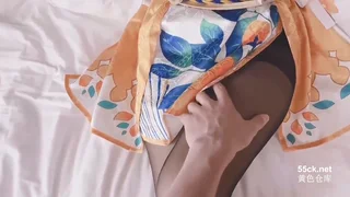 스타킹 찢고 꾹꾹 찍어대는 암캐