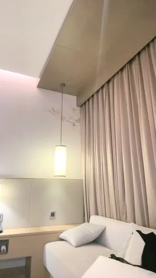 예대 예쁜 동생!호텔 자위 유료방!날씬한 몸매가 달걀을 튀겨 구멍을 진동시키고, 털이 많으면 작은 소란을 피…