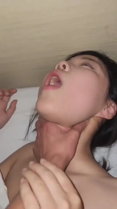 실성해서 방언을 터트리는 얼싸녀